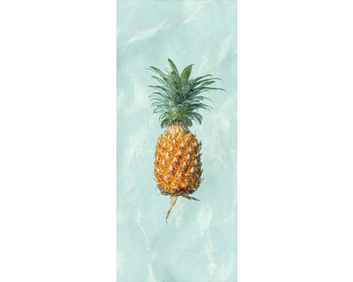 Fruct de ananas pe fundal deschis