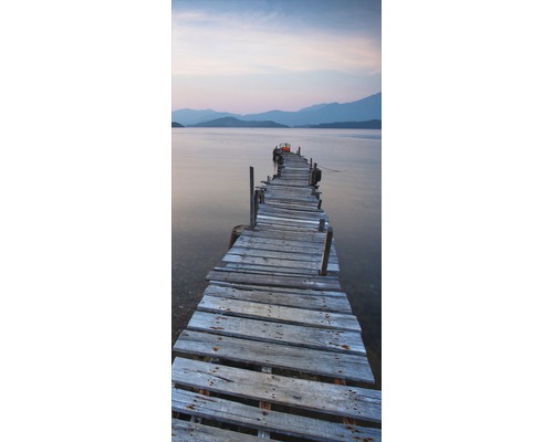 Pod de lemn pe lac la amurg