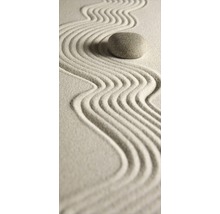 Grădină zen cu nisip greblat și piatră