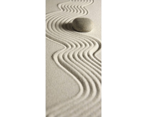 Grădină zen cu nisip greblat și piatră