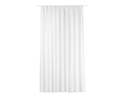 Perdea albă cu bandă de încrețire agățată pe bară de perdea