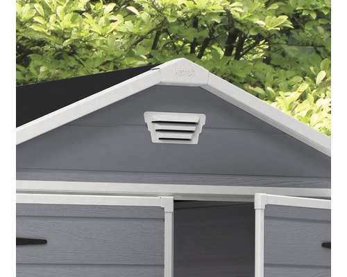 Imagine detaliată a unei căsuțe de grădină cu grilă de ventilație