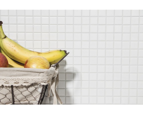 Faianță cu coș de fructe