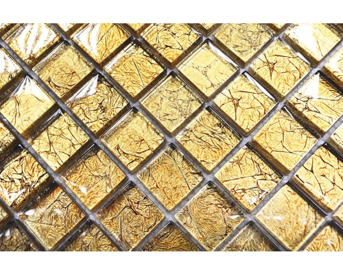 Prim-plan cu plăci de mozaic din sticlă pătrate