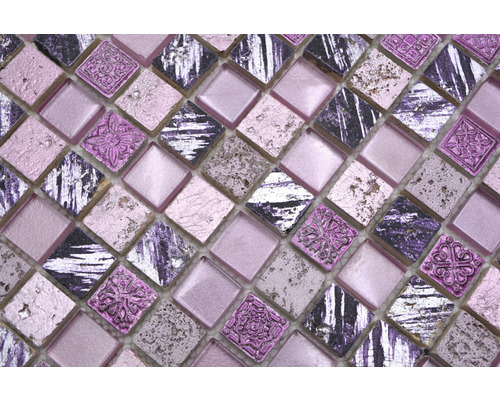 Prim-plan cu plăci de mozaic pătrate cu texturi diferite