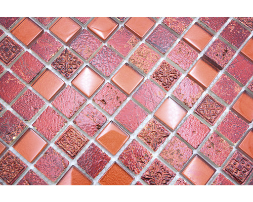 Plăci de mozaic cu elemente pătrate și suprafețe diferite