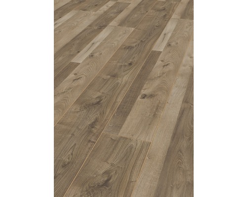 Laminat montat cu aspect de lemn ca acoperire de podea