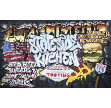 Ilustrație a unei picturi murale cu tematică americană, incluzând Statuia Libertății, steagul și produse alimentare