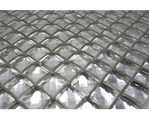 Prim-plan cu o faianță mozaic din sticlă