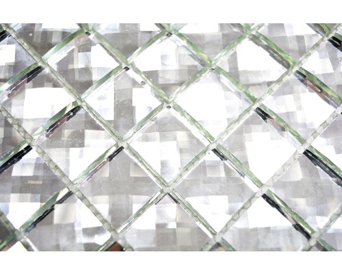 Vizualizare detaliată a plăcilor de mozaic din sticlă pătrată