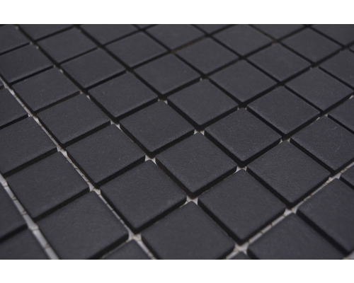 Plăci de mozaic din faianță, aranjate pătratic