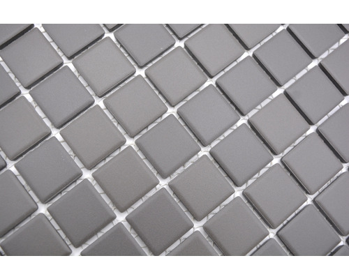 Prim-plan cu plăci de mozaic gri