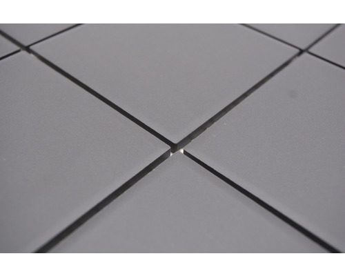 Prim-plan cu plăci pătrate cu rosturi