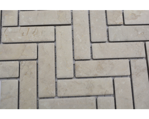 Plăci de mozaic din marmură în model herringbone