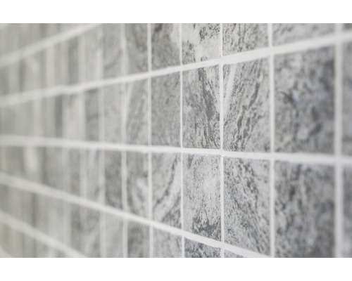 Prim-plan cu plăci de mozaic gri cu model de piatră