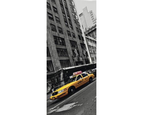 Taxi galben în New York în fața unei clădiri