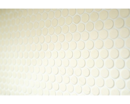 Prim-plan cu plăci rotunde pe o suprafață