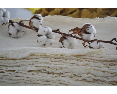 Stivă de prosoape de bumbac cu ramură de bumbac