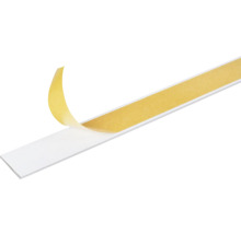 Plintă albă cu bandă adezivă