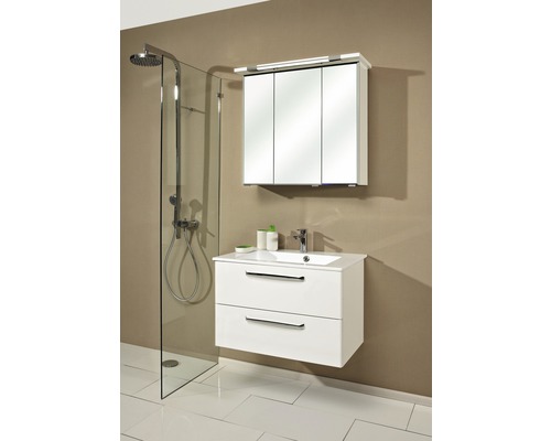 Baie modernă cu cabină de duș, dulap de bază pentru lavoar și dulap cu oglindă