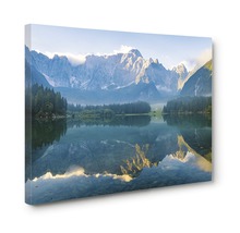 Tablou canvas cu peisaj montan și reflexie în lac