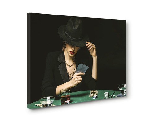 Tablou canvas cu o femeie cu pălărie jucând cărți și având bani pe masă