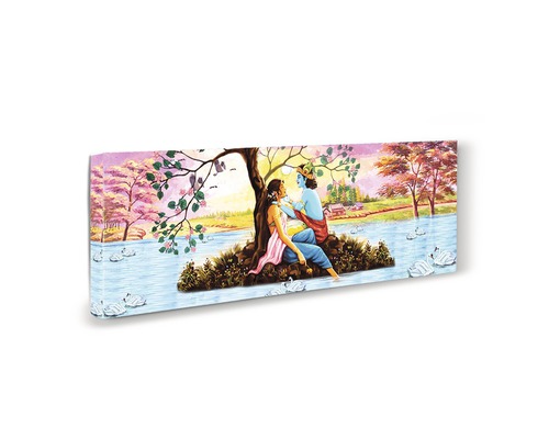 Pictură cu Krishna și Radha sub un copac de pe malul lacului pe pânză