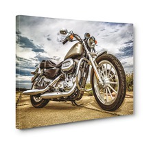 Imprimeu pe pânză cu motiv de motocicletă pe fundal de cer înnorat