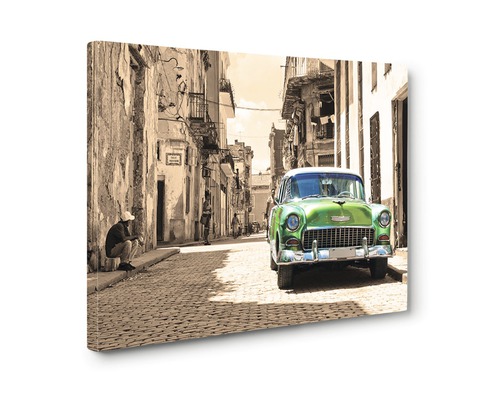 Tablou canvas cu mașină de epocă verde într-o scenă stradală