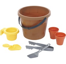 Set de nisipar cu găleată, lopată, cană, două ghivece de flori și clește pentru grătar