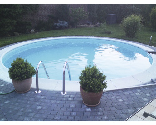 Piscină îngropată, bazin cu pereți de oțel Solo, Ø 500 cm, adâncime 150 cm Piscină rotundă cu scară într-o grădină
