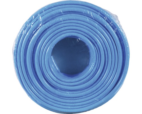 Izolație albastră pentru țevi, rulată și ambalată în folie.