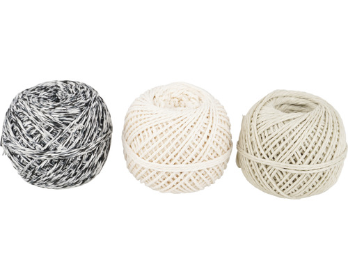 Trei bobine de sfoară de legat