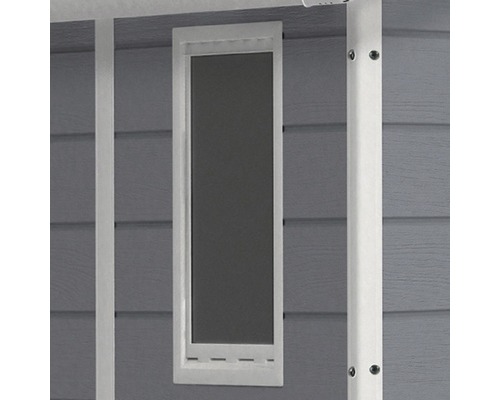 Imagine detaliată cu o căsuță de grădină cu fereastră