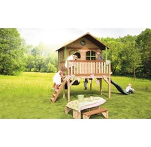 Loc de joacă cu căsuță în copac, tobogan și masă de picnic în grădină