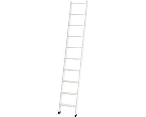 Scară albă cu șapte trepte.