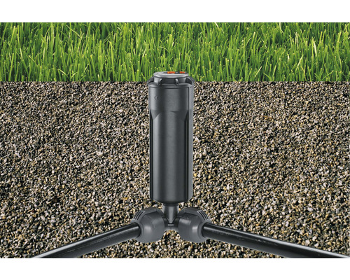 Aspersor telescopic în grădină