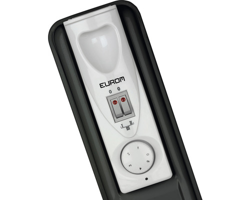 Vizualizare detaliată a comenzilor unui radiator cu ulei cu comutatoare și buton rotativ