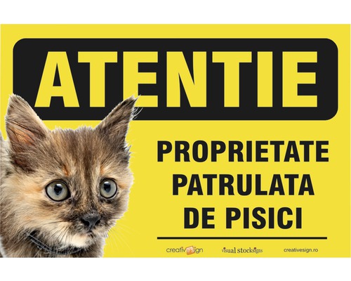 Semn de avertisment cu textul Atenție, Proprietate, păzită de pisici
