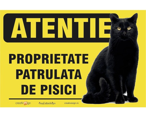Panou de avertizare cu textul: Atenție, proprietatea este păzită de pisici