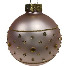 Glob de pom de Crăciun roz cu ornamente