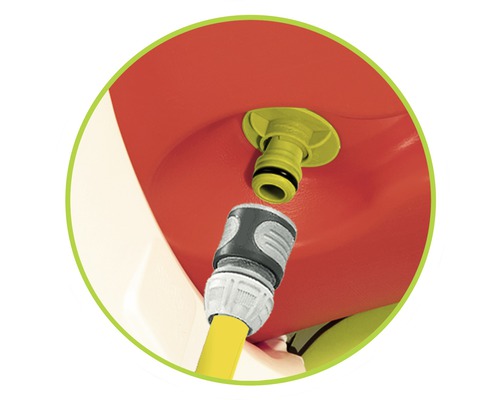 Racord furtun de grădină la un echipament de joacă