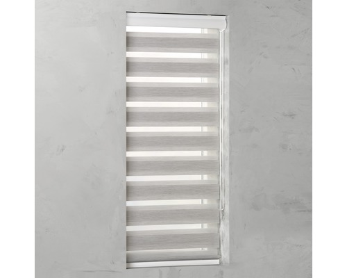 Rulou de fereastră cu dungi orizontale în poziție închisă