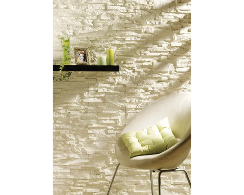 Decorarea peretelui cu plăci de placare, raft și scaun
