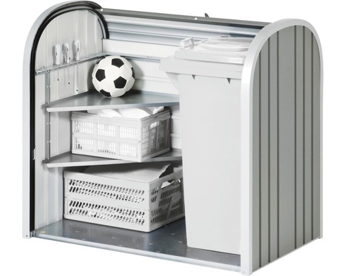 Cabină de gunoi cu rafturi, lăzi și minge de fotbal