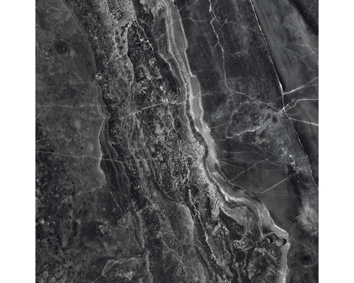 Prim-plan cu o placă de marmură închisă la culoare, cu vinișoare deschise