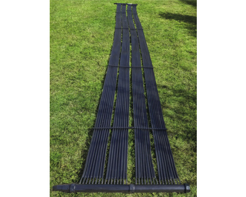 Absorbant solar pentru încălzirea piscinei pe un gazon