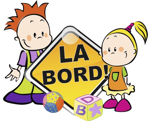 Figurine pentru copii cu jucării și un semn cu inscripția „LA BORD!”