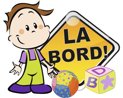 Copil cu jucării și autocolantul ''La bord!''