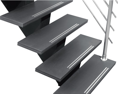 Scară cu balustradă din oțel și trepte